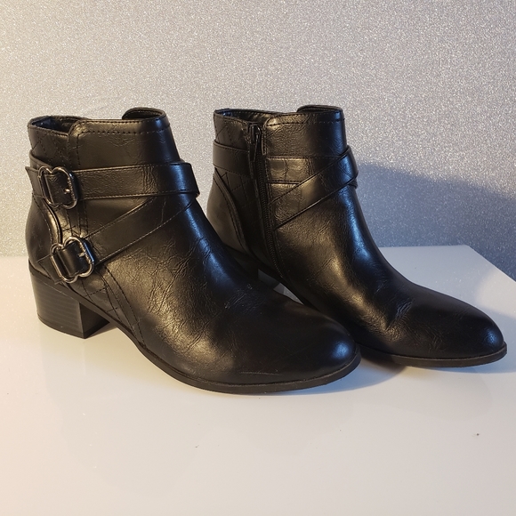 Unisa black booties with buckles. Size 8 - Picture 3 of 7